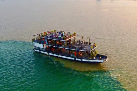 Cruzeiro ao pôr do sol com cerveja e refrigerantes ilimitados - Guia em inglês a bordo