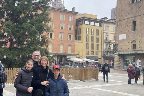 Kindertour durch das Stadtzentrum von Bologna mit einem lokalen Guide