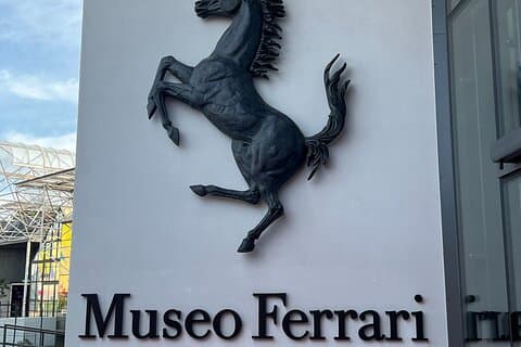 Excursão de um dia à Ferrari, parmesão e balsâmico saindo de Bolonha
