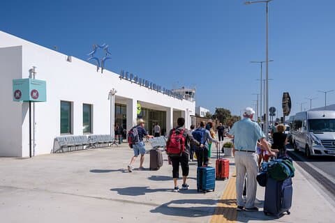 Transferts en classe économique depuis l'aéroport de Santorin vers toutes les destinations
