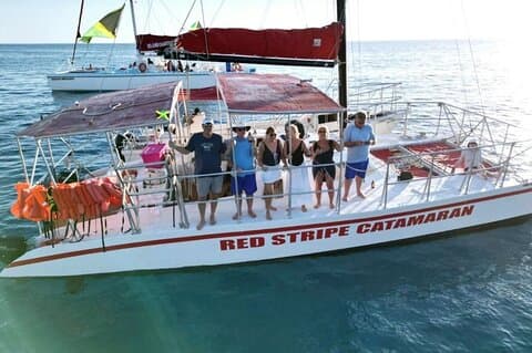 Sesión de fotos y vídeos con drones en kayak en aguas cristalinas de Montego Bay