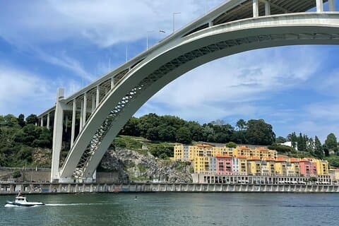 Tour privado desde Lisboa al Parque Natural de Arrábida, conductor local