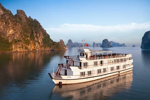Crucero Bai Tu Long de 2 días desde Hanoi con transporte