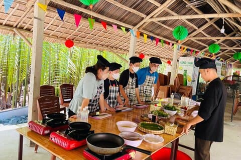 Hoi An: Cooking Class with Local Market, Basket Boat & Lantern