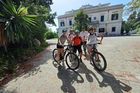 Privat sightseeingtur i Korfu by med elektrisk mountainbike
