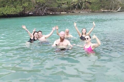 Excursão privada à Ilha Mamey no meio do Caribe com piscina natural