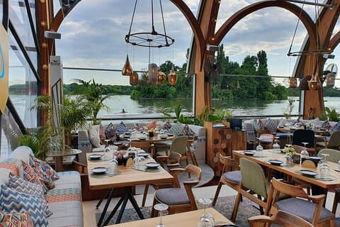 3 Hours Private Walking Tour in Bucharest City