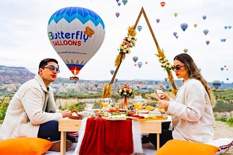 Frokost med ballongutsikt i dalen