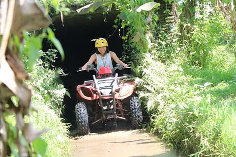Aventura em passeio de quadriciclo em Bali e passeio pela cidade de Denpasar