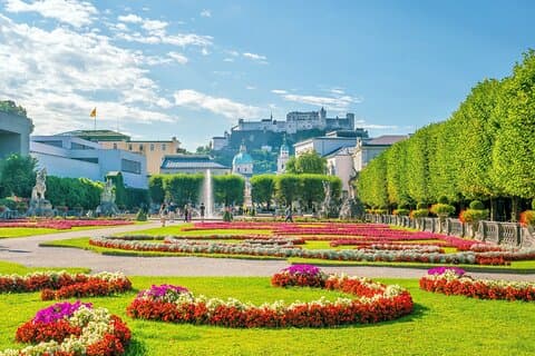 Salzburgs gamlebyvandring, Mozart, Mirabell-hagene