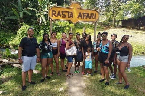 Safari cultural privado en vehículo todoterreno Rasta desde Negril