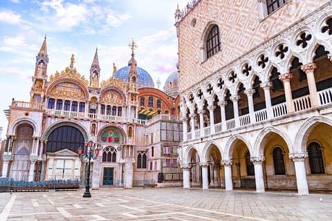 Doge’s Palace Tour, Bridge of Sighs & Optional Gondola Ride