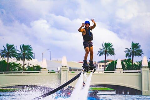 Esperienza privata di flyboard e tubing a Miami