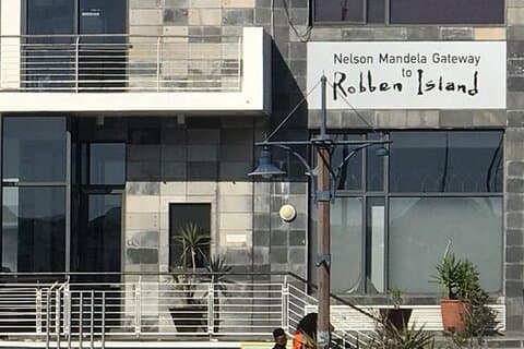 Tour de medio día por la isla Robben que incluye entradas y traslados