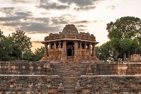 Easy Private Tour em Sun Temple e Rani Ki Vav de carro