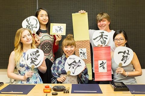 Navneskrivende kalligrafioplevelse i Shinjuku Tokyo