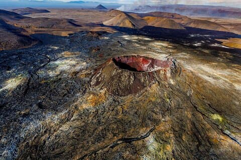 プライベート レイキャビク ヘリコプター フライト : レイキャネス半島と火山の景観