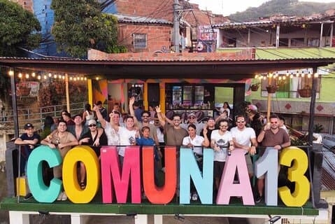 Comuna 13 Street Art Tour Lokal guide + Mat och berättelser