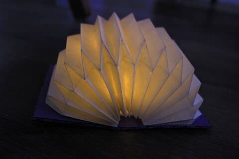 Laboratorio di mini lampade origami e cinture con nodi Mizuhiki a Ueno
