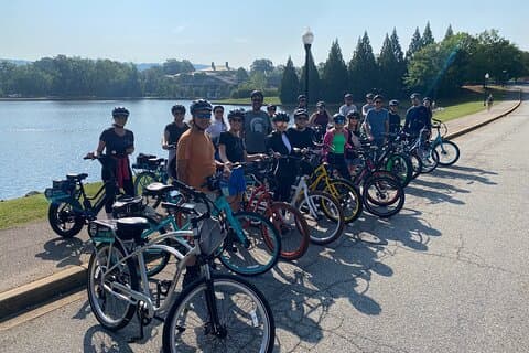 サウスカロライナ州グリーンビルのガイド付き電動自転車ツアー (ブランチ付き)