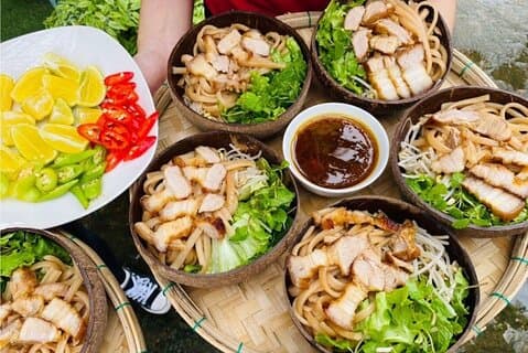 Tour en barco de cesta por Hoi An con clase de cocina y fabricación de faroles