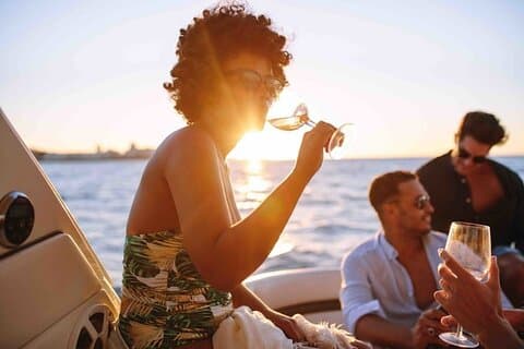 Dag till natt Capri båttur med bad, snorkel och aperitif