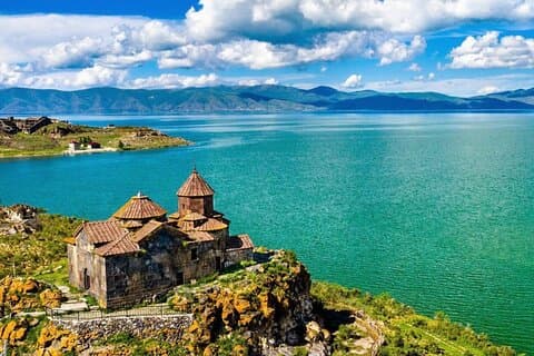 Lago Sevan, Hayravank, Noratus, Paso Selim, Jermuk, Areni
