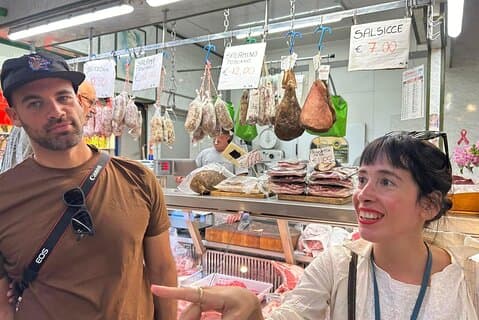 Firenze: tour gastronomico del mercato degli agricoltori di San Lorenzo con degustazione di vini in 4 ore