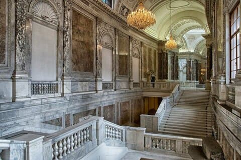 Skip-the-line Sisi Museum, Hofburg and Gardens Tour Wien