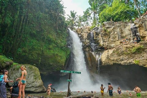 Ganztägige private Tour zum Ubud-Wasserfall und zum Uluwatu-Sonnenuntergang