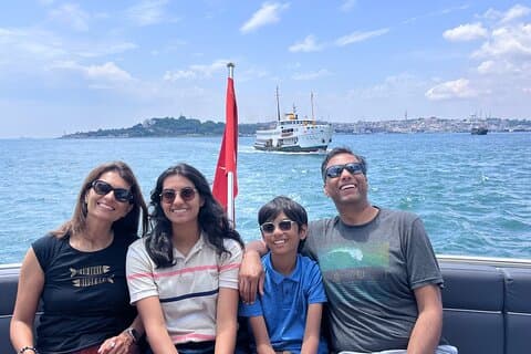Croisière sur le Bosphore en Yacht de Luxe avec Guide & Côté Asiatique