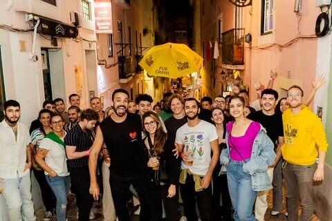 Kroegentocht in Pink Street in Lissabon: 1 uur open bar, shots, toegang tot de VIP-club