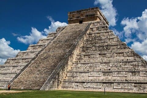 Viagem privada de 12 horas às ruínas maias de Chichén Itzá saindo de Cancún de van