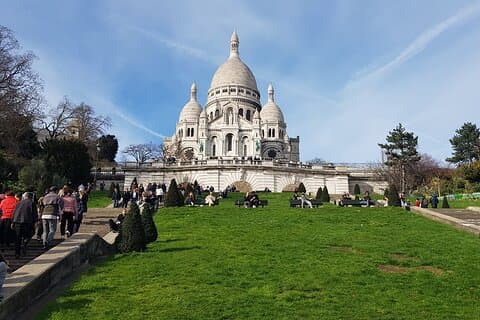 Montmartre Sacré Coeur y Moulin Rouge, las mejores tiendas y cafeterías