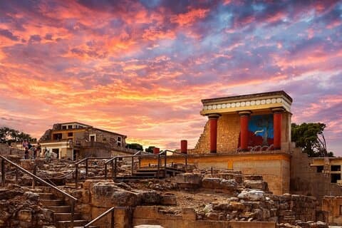 Travel to past Knossos and Minoan Experience Tour from Rethymnon
