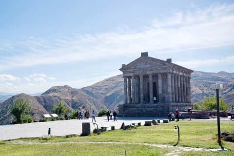 Garni, Geghard og Symphony of Stones Azat Reservoir Day Tour