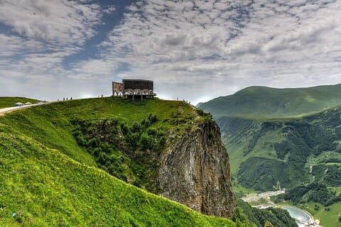Tour de 2 días por Kazbegi: aventura en las montañas del Cáucaso