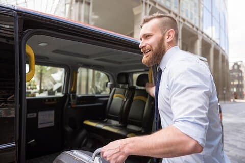 1 bis 8 Personen Privater Transfer vom/zum Flughafen Edinburgh