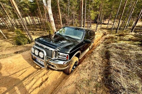 ラトビアの森 4x4 オフロード体験