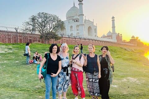 Privat Taj Mahal vid Sunrise och Agra Day Tour från Delhi All Inclusive