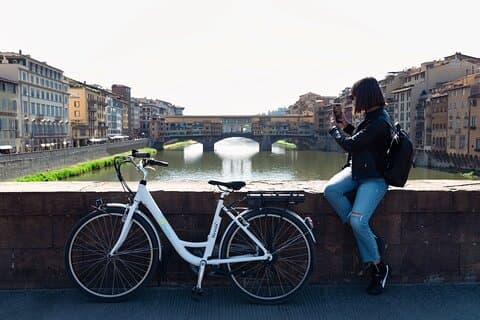 E-Bike Tour Guidato di Mezza Giornata a Firenze con Pranzo