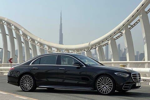 Mercedes Benz with Chauffer in Dubai for 10 Hours