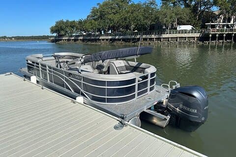 4 Hour Private Hilton Head Boat Rental 22 ft. Luxury Pontoon
