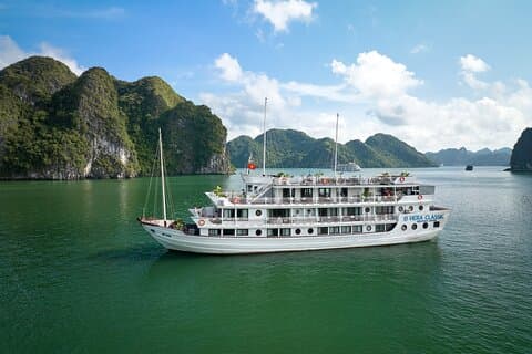 From Hanoi: 2-Day Discover Halong Bay on Hera Classic Boutique