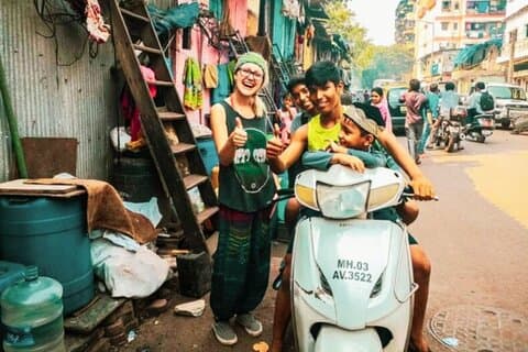 Tour a piedi di Dharavi a Mumbai con Dhobi Ghat opzionale