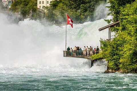 Visite en autocar des chutes du Rhin avec billets d'entrée au départ de Zurich