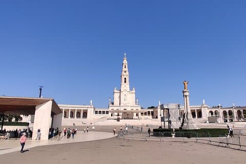 Tour privado de un día con guía a Fátima, Batalha, Nazaré y Obidos