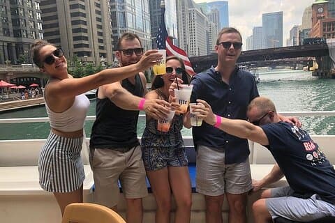 Chicago Skyline Tiki Chic Party Cruise på Lake Michigan