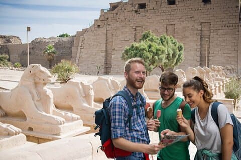 Volta de um dia favorável ao orçamento para Luxor de Soma Bay