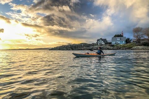 Victoria Harbour Sunset Kayak Tour